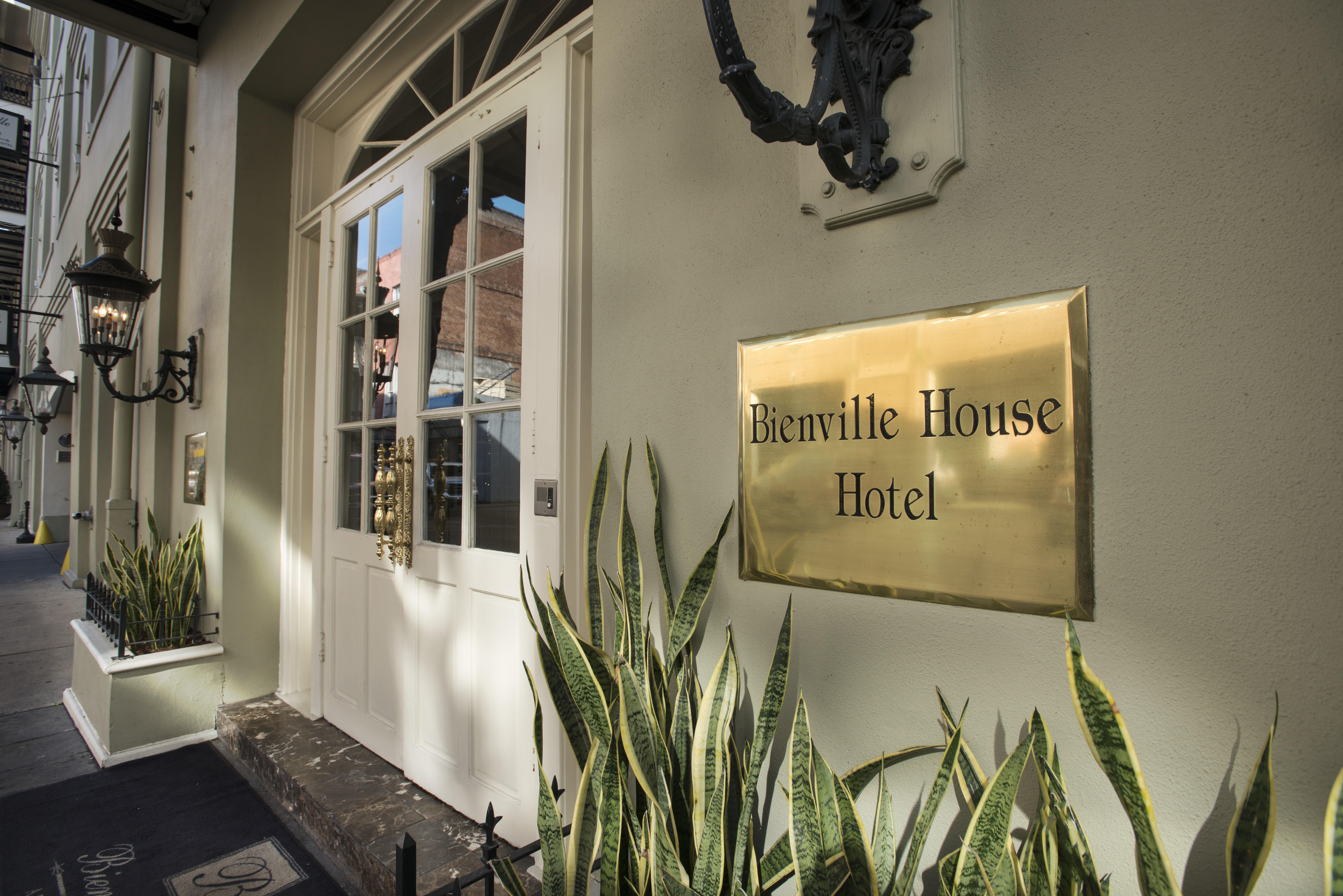 Bienville House Hotel Ню Орлиънс Екстериор снимка